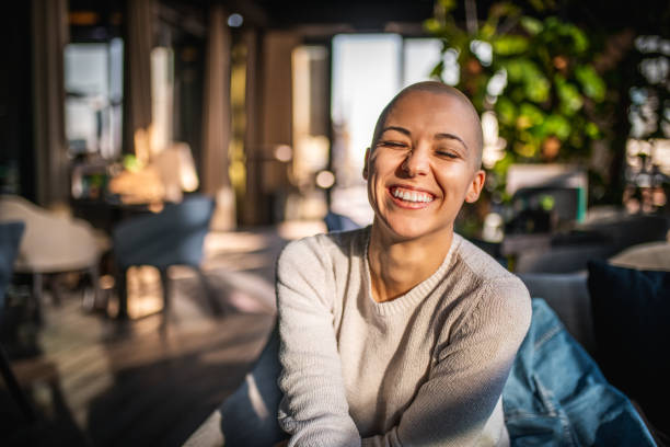La beauté des femmes face à l'alopécie La beauté des femmes face à l'alopécie