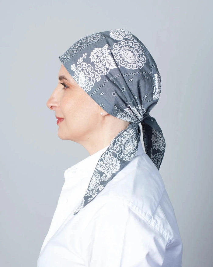 Foulard chimio gris en véritable bandana Foulard chimio gris en véritable bandana