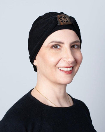 Bonnet chimio noir à boucle naturelle Bonnet chimio noir à boucle naturelle