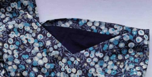 La jolie doublure du foulard noué chimio Liberty Wilshire La jolie doublure du foulard noué chimio Liberty Wilshire