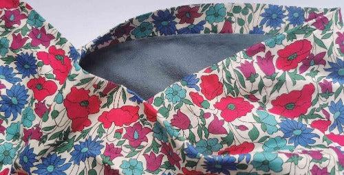 La jolie doublure du foulard noué chimio Liberty Popy Daisy La jolie doublure du foulard noué chimio Liberty Popy Daisy