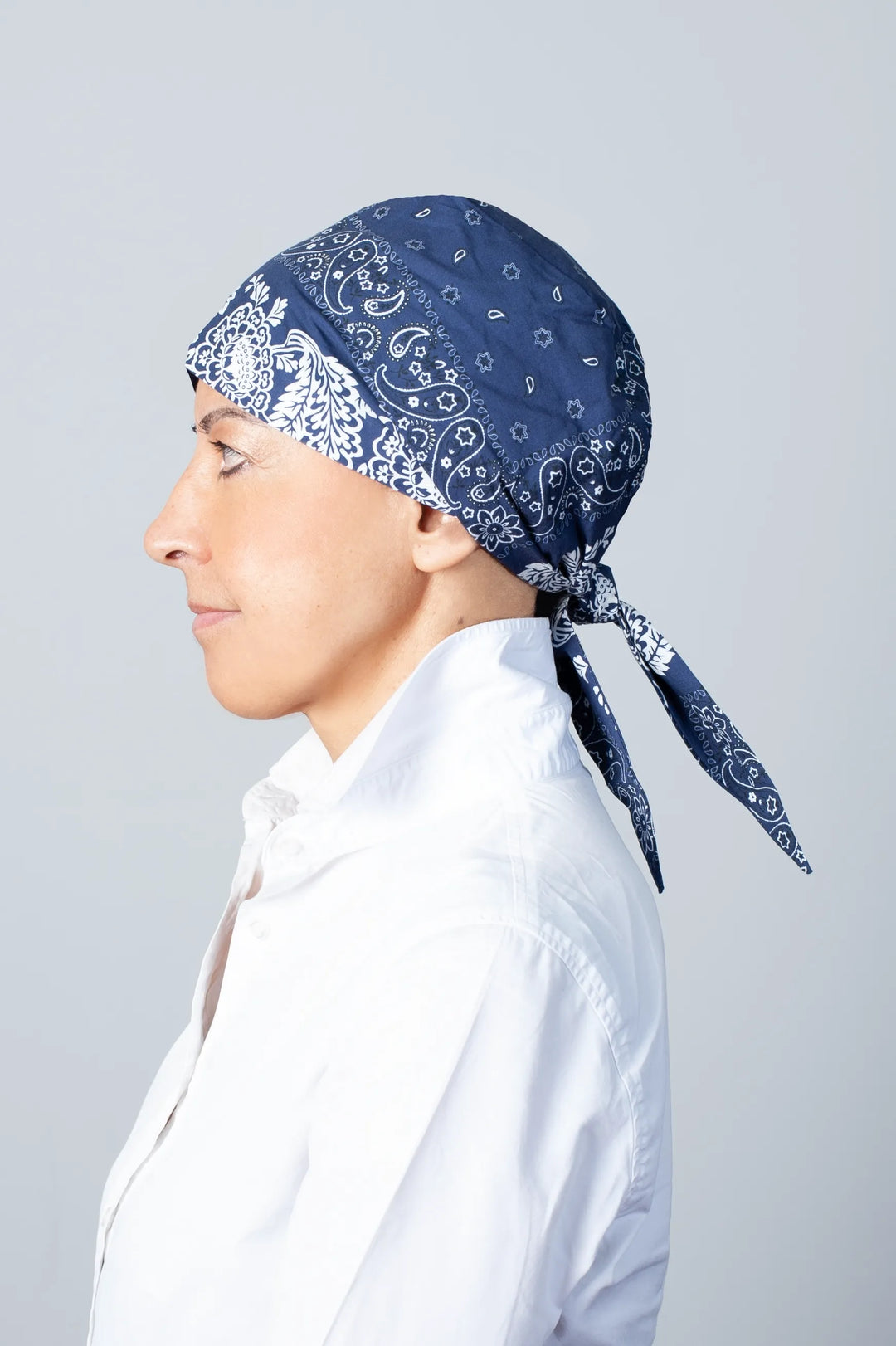 Bandana chimio bleu marine doux et confortable