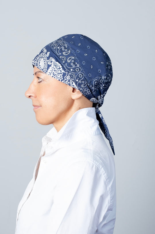 Bandana chimio bleu marine doux et confortable